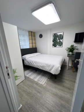 Studio in private house near central Milton Keynes